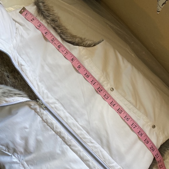 Reversible Weatherproof White and Faux Fur Vest - Picture 12 of 16